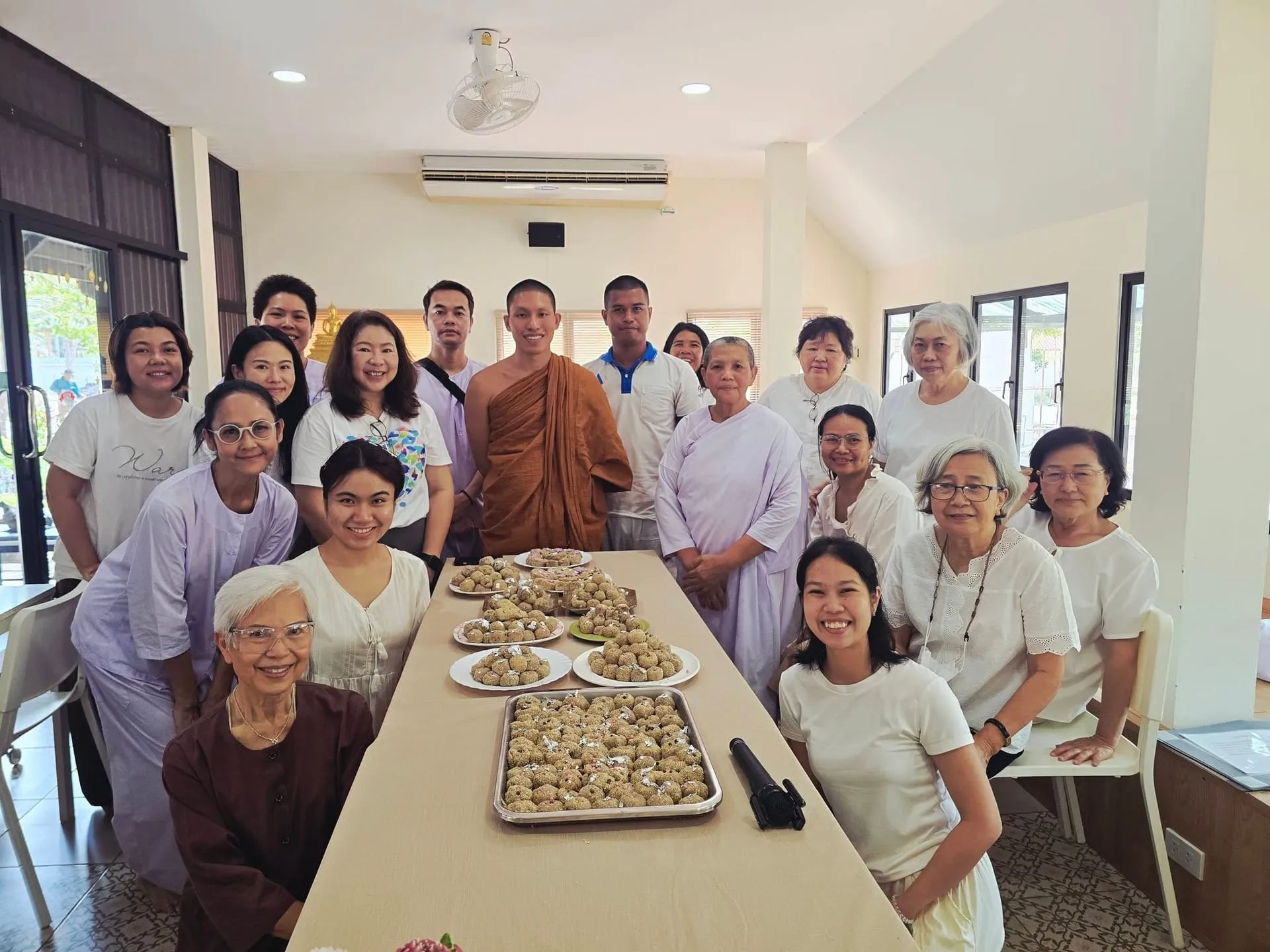 ปฏิบัติธรรมครอบครัว