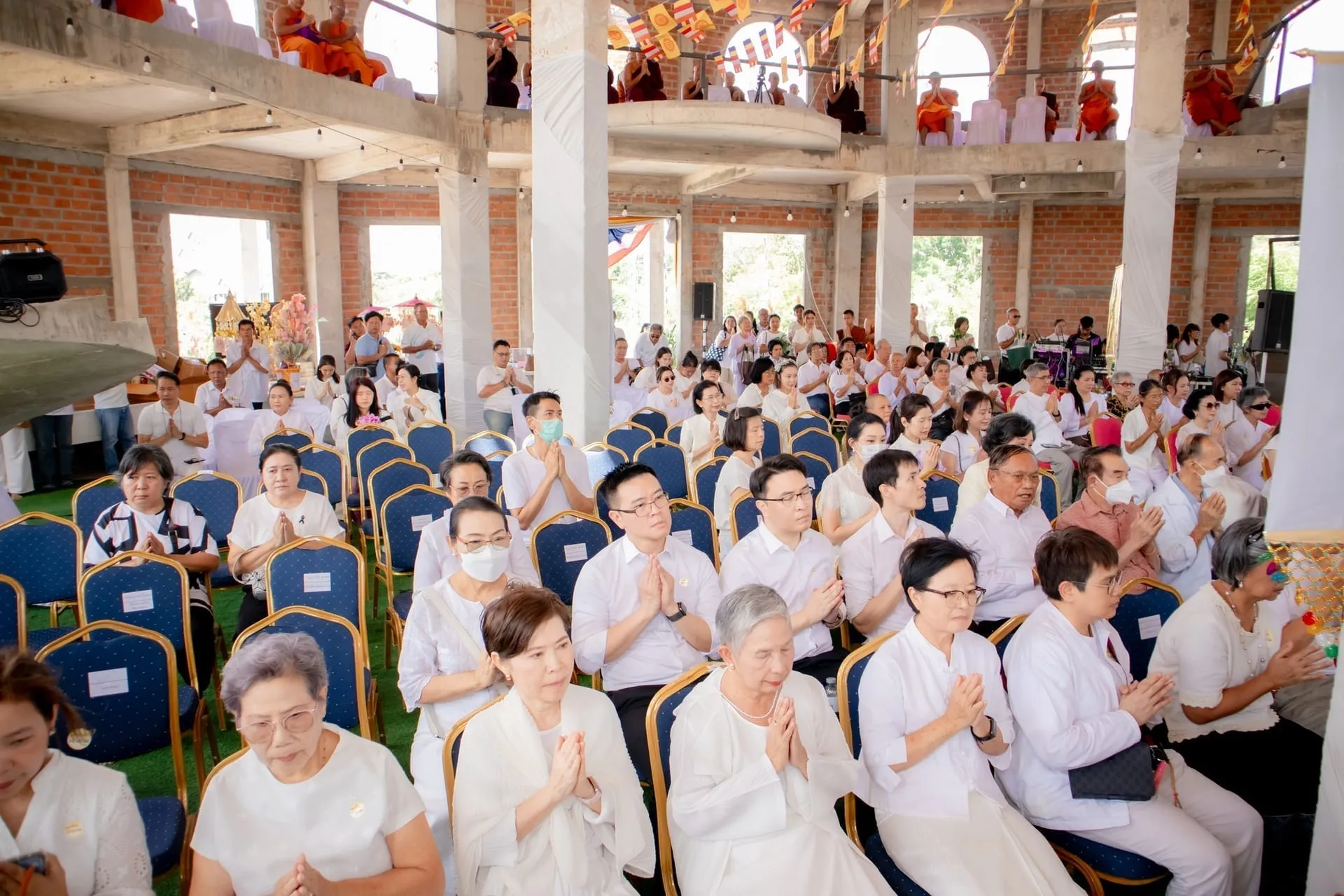 พิธีทำวัตรเช้า ใต้ร่มพระพุทธ